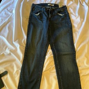 Levis women mid rise skinny size 28